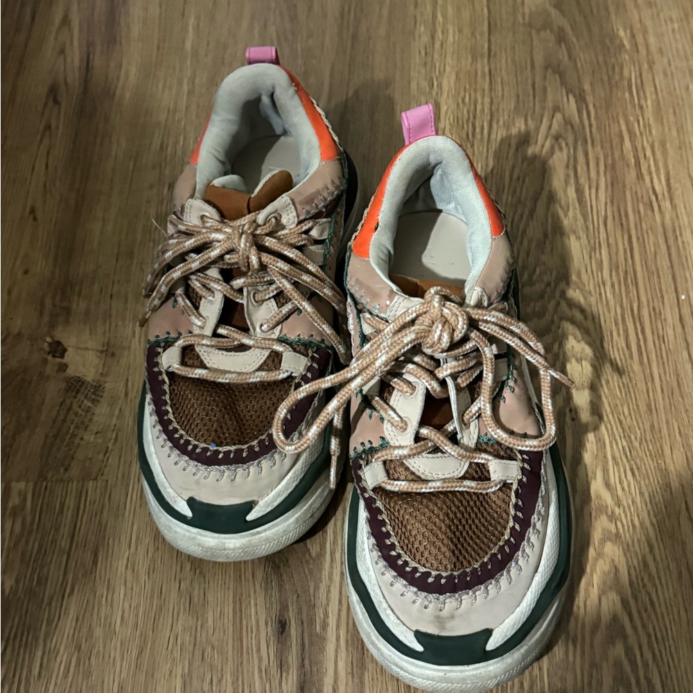 SNEAKERS